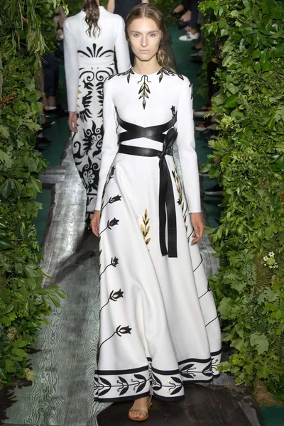 Look 3